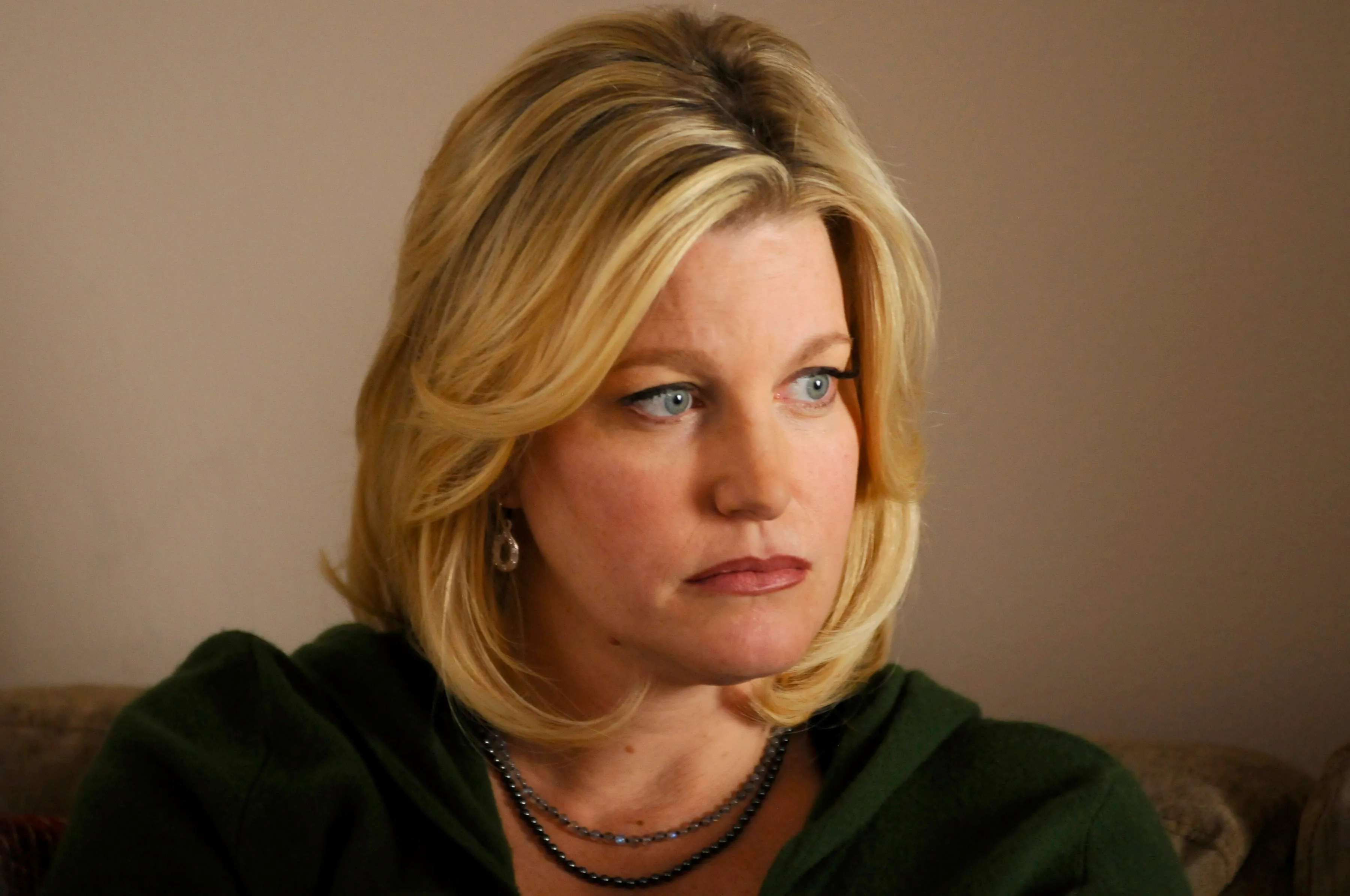 11 Anna Gunn Boobs Facts Revealed