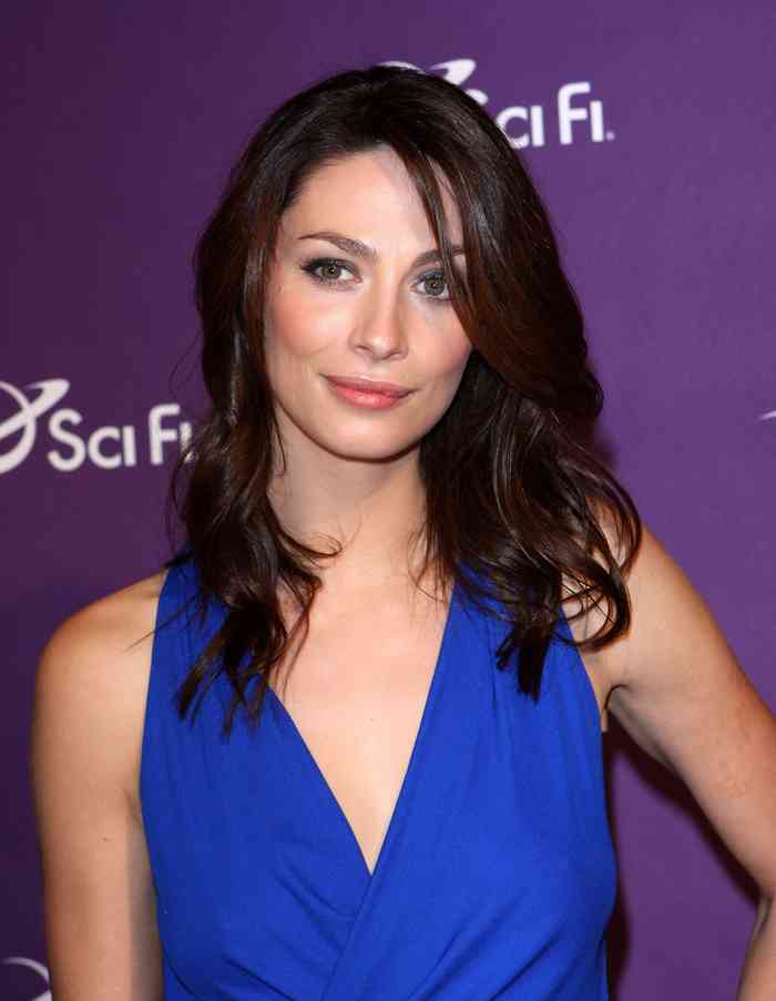12+ Rare Joanne Kelly Photos Revealed