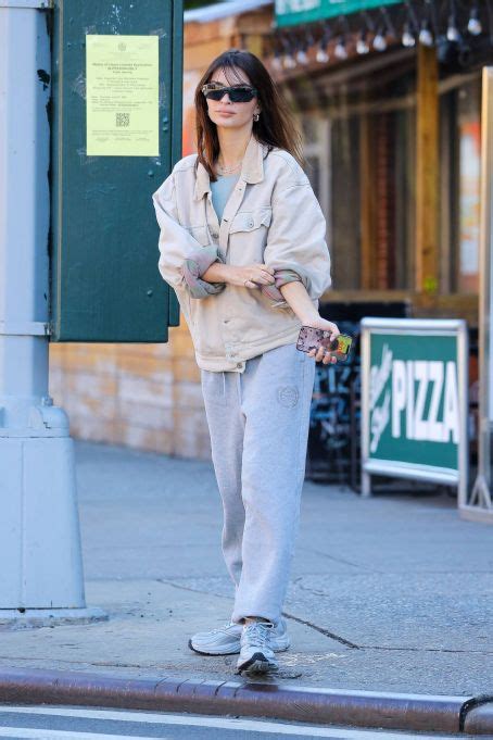 Emily Ratajkowski S Early Stroll In New York 55 Photos Onlyfans Emily Ratajkowski S Early Stroll In New York 55 Photos Onlyfans