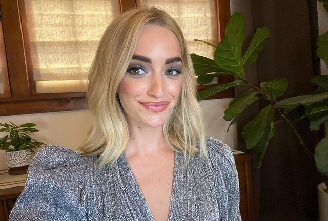 Ginny Georgia Star Brianne Howey Announces She S Expecting Her First