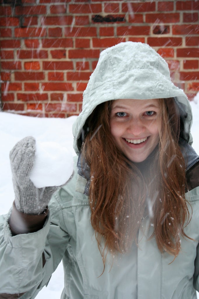 How To Give Perfect Snow Ball Kiss? Tips Inside