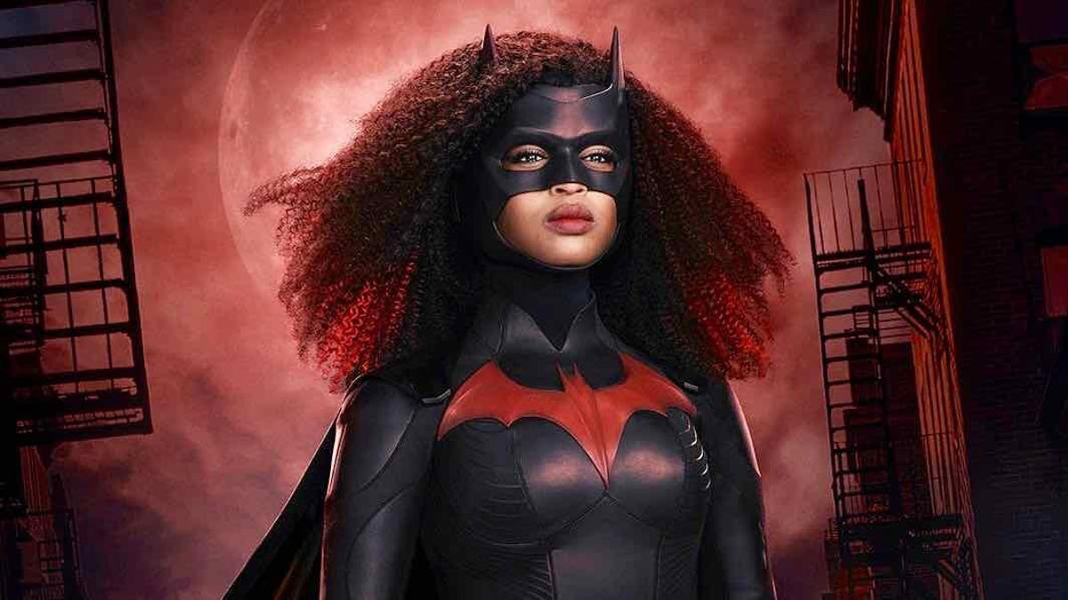 Javicia Leslie Teases New Batsuit In First Look At Her Batwoman On The