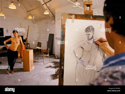 Nude Model: Discover The Benefits Of Life Drawing Classes Nude Model: Discover The Benefits Of Life Drawing Classes