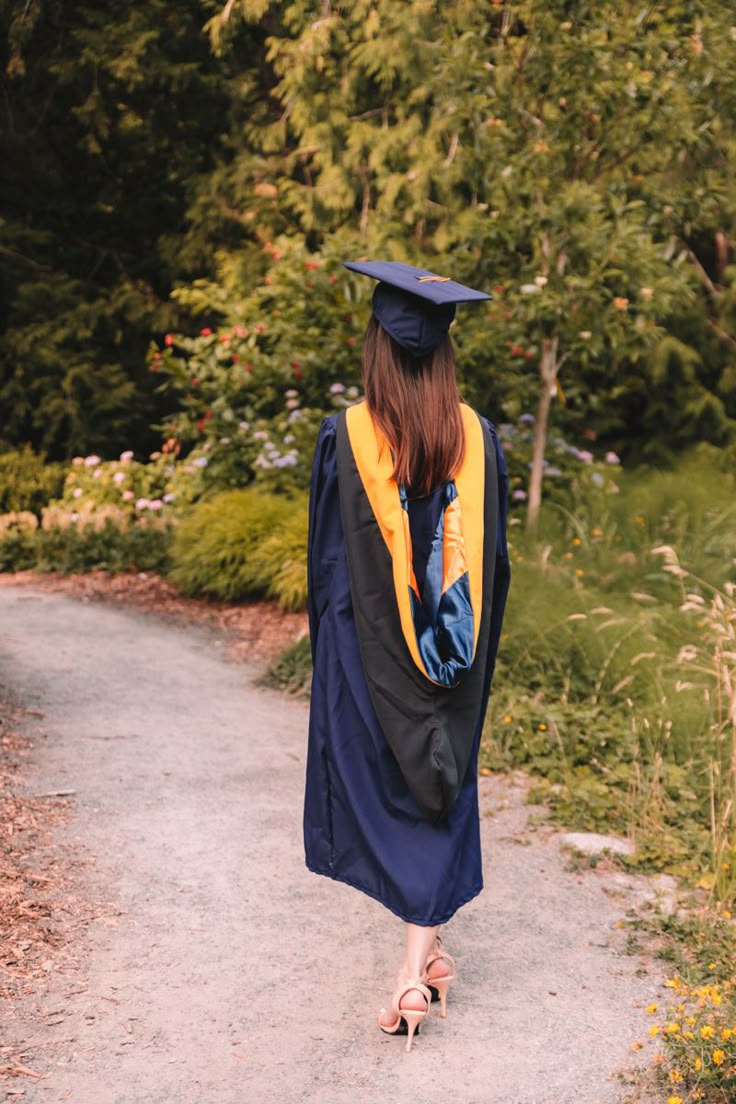 What Is Master's Hood Etiquette? Wear It Correctly